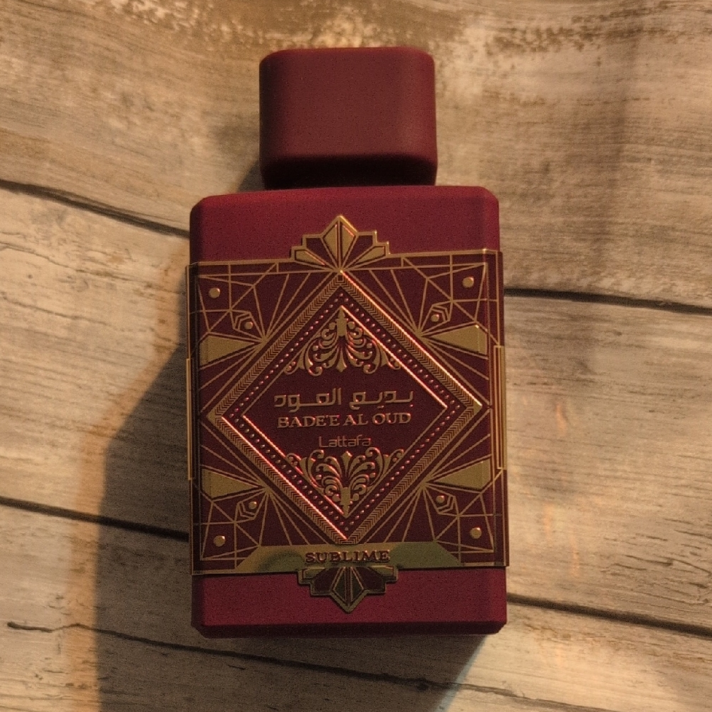 Lattafa Badee Al Oud Body Wash - Burgundy
